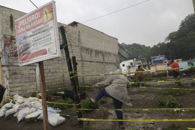 Heavy rains linked to El Nino trigger severe land collapse in Guatemala SAN MIGUEL PETAPA, GUATEMALA - OCTOBER 04: Residents try to go on with their daily lives amid severe damage and collapsed structures in the Villa Hermosa I neighborhood following relentless rainfall and the overflow of the Pinula River in San Miguel Petapa, Guatemala on October 04, 2026. The rising waters, linked to the El Nino phenomenon, triggered extensive riverbank erosion and land loss, damaging several homes and leaving nearby properties at continuous risk of collapse. Luis Vargas Anadolu San Miguel Petapa Guatemala. Editorial use only. Please get in touch for any other usage.  Copyright: x2026xAnadoluxLuisxVargasx