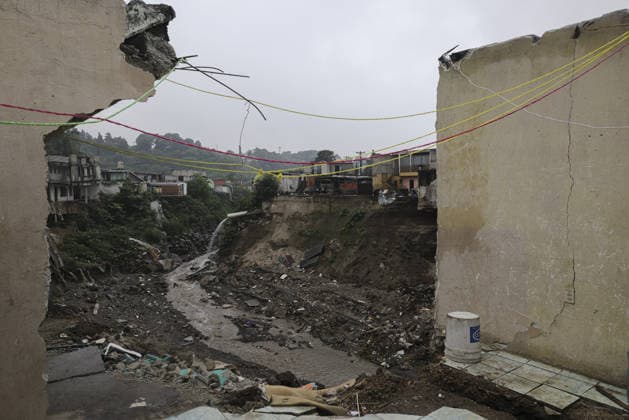 Heavy rains linked to El Nino trigger severe land collapse in Guatemala SAN MIGUEL PETAPA, GUATEMALA - OCTOBER 04: The Pinula River surges following relentless rainfall linked to the El Nino phenomenon, triggering severe erosion and the collapse of homes in the Villa Hermosa I neighborhood of San Miguel Petapa, Guatemala on October 04, 2026. Official reports indicate extensive structural damage and continuous land loss, exacerbating years of riverbank erosion and placing neighboring residential properties at critical risk as heavy precipitation and scouring persist. Luis Vargas Anadolu San Miguel Petapa Guatemala. Editorial use only. Please get in touch for any other usage.  Copyright: x2026xAnadoluxLuisxVargasx