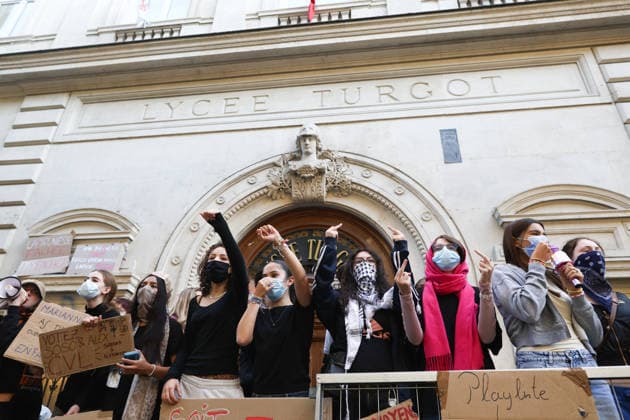 High School Turgot Blockade - Paris Student blocking High school Turgot in Paris, France on October 5, 2026 as they continue their protest to demand the hiring of substitute teachers, increased resources, and decent learning conditions. Photo by Raphael Lafargue ABACAPRESS.COM Paris France  Copyright: xLafarguexRaphael ABACAx