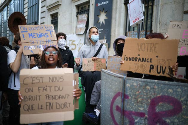 High School Turgot Blockade - Paris Student blocking High school Turgot in Paris, France on October 5, 2026 as they continue their protest to demand the hiring of substitute teachers, increased resources, and decent learning conditions. Photo by Raphael Lafargue ABACAPRESS.COM Paris France  Copyright: xLafarguexRaphael ABACAx