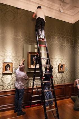 THE HAGUE - Johannes Vermeer s *Girl with a Pearl Earring* is being hung in the Mauritshuis. The painting spent five weeks in Japan, where it was part of an exhibition of works from the Mauritshuis in Osaka. LINA SELG ANP netherlands out - belgium out  Copyright: xx x571566148x originalFilename: 571566148.jpg