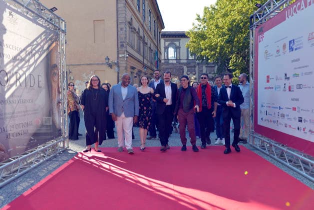 IPA89305443 - Lucca, October 4, 2026 Today is the last day of the Lucca Film Festival, which, as always, is full of surprises. At the Cinema Astra in Piazza del Giglio, the cast of the film PLUMP JACK, directed by American filmmaker Martin Guigui, makes an appearance. In the photo: The film™s cast with Nicola Borrelli on the right are heading toward the cinema.  Copyright: xRobertoCappelloxfotografox xRobertoCappelloxfotografox IPA89305443