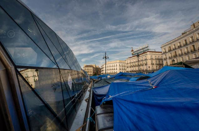 10th Day of the Housing Protest Camp at Puerta del Sol Tents at the Housing Protest Camp at Puerta del Sol, October 5, 2026, in Madrid, Spain. The Housing Protest Camp continues at Puerta del Sol as participants await political reactions to Prime Minister Pedro Sánchez’s call for elections. OCTOBER 5, 2026, Spain  Copyright: xAlbertoxOrtegax 7821699