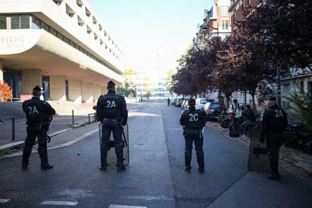 High School Nicolas Louis Vauquelin Blockade - Paris Policemen after a fire in front of the entrance of High school Nicolas Louis Vauquelin blocked in Paris, France on October 5, 2026. Students continue their protest to demand the hiring of substitute teachers, increased resources, and decent learning conditions. Photo by Raphael Lafargue ABACAPRESS.COM Paris France  Copyright: xLafarguexRaphael ABACAx