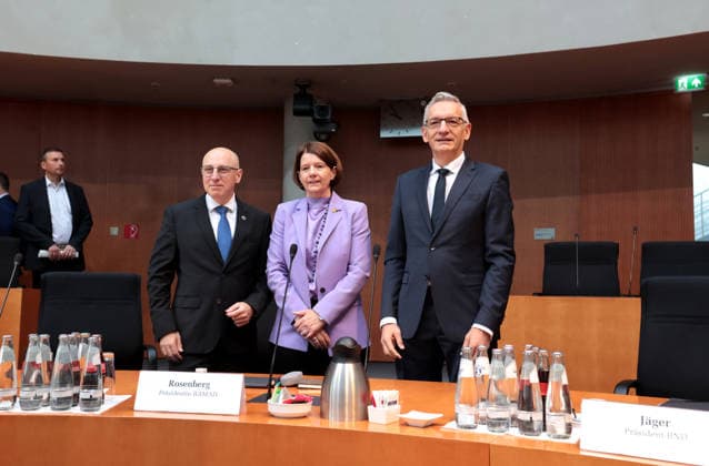 Sinan Selen, Präsident des Bundesamtes für Verfassungsschutz, Martina Rosenberg, Präsidentin des MAD, Martin Jäger, Präsident des BND, Öffentliche Anhörung des Parlamentarischen Kontrollgremiums, Berlin, 05.10.2026