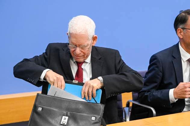 ABB BPK- Dr. Josef Schuster, Praesident des Zentralrats der Juden in Deutschlan Thema Vorstellung Entschieden gegen Antisemitismus Gutachten zum Gesetzentwurf zur Strafbarkeit der Leugnung des Existenzrechts Israels auf der BPK Bundespressekonferenz in Berlin am 01.10.2026 Berlin Deutschland