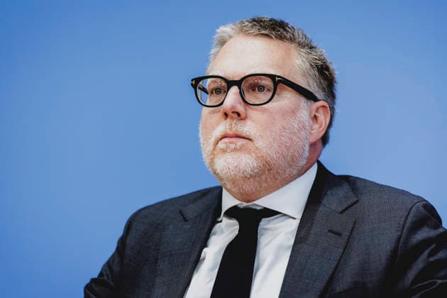 Steffen Augsberg, Professor fuer oeffentliches Recht an der Justus-Liebig-Universitaet Giessen, aufgenommen im Rahmen der Pressekonferenz zum Thema Entschieden gegen Antisemitismus: Gutachten zum Gesetzentwurf zur Strafbarkeit der Leugnung des Existenzrechts Israels in Berlin, 05.10.2026. Berlin Deutschland Copyright: xFlorianxGaertnerx