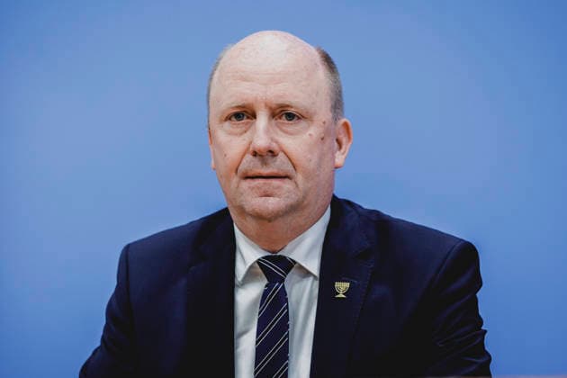 Uwe Becker, Beauftragter der Hessischen Landesregierung fuer Juedisches Leben und den Kampf gegen den Antisemitismus, aufgenommen im Rahmen der Pressekonferenz zum Thema Entschieden gegen Antisemitismus: Gutachten zum Gesetzentwurf zur Strafbarkeit der Leugnung des Existenzrechts Israels in Berlin, 05.10.2026. Berlin Deutschland Copyright: xFlorianxGaertnerx