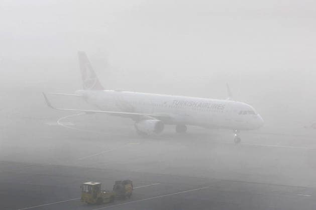 Mehr Sicherheit am Flughafen Stuttgart: Neues Drohnendetektionss, Am Flughafen Stuttgart ist ein neues System zur Drohnendetektion in Betrieb genommen worden. Die Technik kann Drohnen und deren Flugbewegungen erkennen sowie in vielen Fällen auch den Standort der Fernsteuerung beziehungsweise des Piloten lokalisieren. Die gewonnenen Daten fließen in ein gemeinsames Lagebild für Flugsicherung, Flughafen und Sicherheitsbehörden ein. Bundesverkehrsminister Steffen Bilger (CDU) und Baden-Württembergs Verkehrsministerin Nicola Razavi (CDU) informieren bei einem Pressestatement über die neue Technik und deren Bedeutung für die Sicherheit des Luftverkehrs. Stuttgart Baden-Württemberg Deutschland Stuttgart
