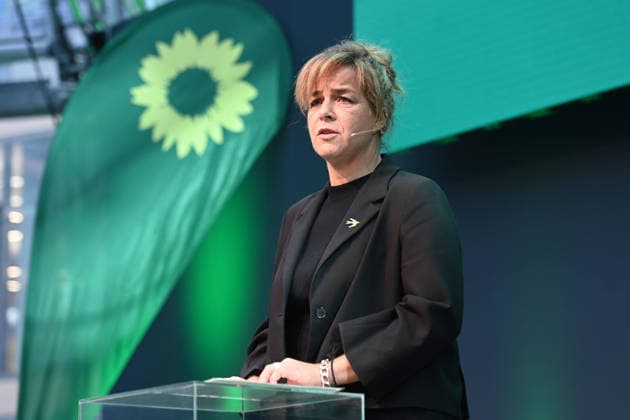 Mona NEUBAUR will ihre Partei als Spitzenkandidatin in die Landtagswahl 2027 in NRW fuehren, bei ihrer Rede Mona NEUBAUR, Buendnis 90 die Gruenen, Ministerin fuer Wirtschaft, Industrie, Klimaschutz und Energie, stellv. Ministerpraesidentin des Landes Nordrhein-Westfalen. Pressekonferenz von Buendnis 90 die Gruenen zur Aufstellung fuer die Landtagswahl 2027 in NRW, 05.10.2026,