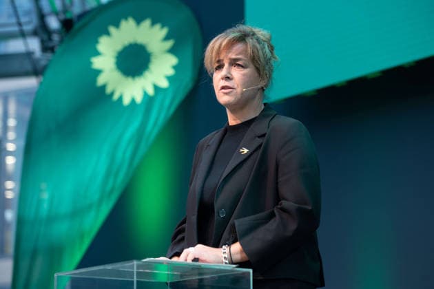 Mona NEUBAUR will ihre Partei als Spitzenkandidatin in die Landtagswahl 2027 in NRW fuehren, bei ihrer Rede Mona NEUBAUR, Buendnis 90 die Gruenen, Ministerin fuer Wirtschaft, Industrie, Klimaschutz und Energie, stellv. Ministerpraesidentin des Landes Nordrhein-Westfalen. Pressekonferenz von Buendnis 90 die Gruenen zur Aufstellung fuer die Landtagswahl 2027 in NRW, 05.10.2026,