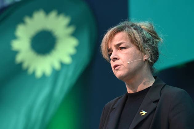 Mona NEUBAUR will ihre Partei als Spitzenkandidatin in die Landtagswahl 2027 in NRW fuehren, bei ihrer Rede Mona NEUBAUR, Buendnis 90 die Gruenen, Ministerin fuer Wirtschaft, Industrie, Klimaschutz und Energie, stellv. Ministerpraesidentin des Landes Nordrhein-Westfalen. Pressekonferenz von Buendnis 90 die Gruenen zur Aufstellung fuer die Landtagswahl 2027 in NRW, 05.10.2026,