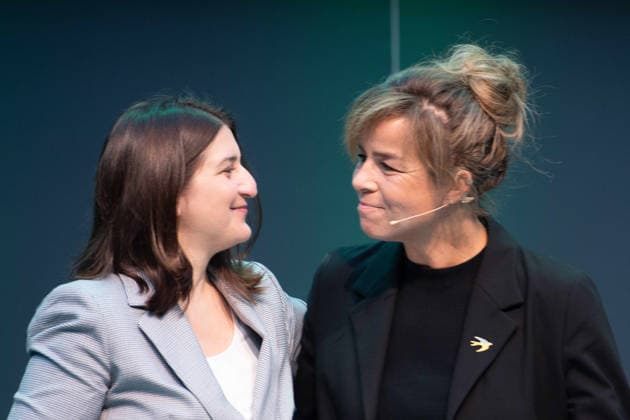 Mona NEUBAUR (rechts) will ihre Partei als Spitzenkandidatin in die Landtagswahl 2027 in NRW fuehren, hier mit Yazguelue ZEYBEK (Yazgülü Zeybek), Landesvorsitzende Buendnis 90 die Gruenen, Bündnis 90 die Grünen in NRW, Mona NEUBAUR, Buendnis 90 die Gruenen, Ministerin fuer Wirtschaft, Industrie, Klimaschutz und Energie, stellv. Ministerpraesidentin des Landes Nordrhein-Westfalen. Pressekonferenz von Buendnis 90 die Gruenen zur Aufstellung fuer die Landtagswahl 2027 in NRW, 05.10.2026,