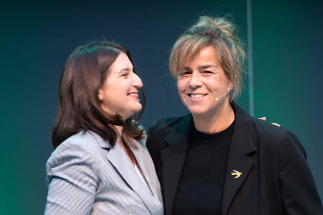 Mona NEUBAUR (rechts) will ihre Partei als Spitzenkandidatin in die Landtagswahl 2027 in NRW fuehren, hier mit Yazguelue ZEYBEK (Yazgülü Zeybek), Landesvorsitzende Buendnis 90 die Gruenen, Bündnis 90 die Grünen in NRW, Mona NEUBAUR, Buendnis 90 die Gruenen, Ministerin fuer Wirtschaft, Industrie, Klimaschutz und Energie, stellv. Ministerpraesidentin des Landes Nordrhein-Westfalen. Pressekonferenz von Buendnis 90 die Gruenen zur Aufstellung fuer die Landtagswahl 2027 in NRW, 05.10.2026,
