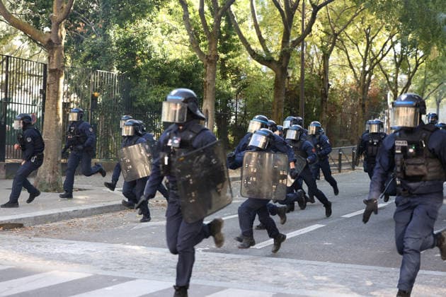 Clashes With Police During Student Protest - Paris Clashes between protesters and police during the student demonstration between the Lycee Paul Valéry and the Lycée Elisa Lemonnier in the 12th arrondissement of Paris, France on October 5, 2026. Students continue their protest to demand the hiring of substitute teachers, increased resources, and decent learning conditions. Photo by Raphael Lafargue ABACAPRESS.COM Paris France  Copyright: xLafarguexRaphael ABACAx