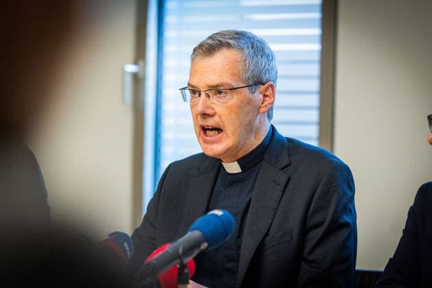 Forscher der Uni Muenster haben eine Pilotstudie zu geistlich-spirituellem Missbrauch in der katholischen Kirche vorgelegt. Der Vorsitzende der Bischofskonferenz, Heiner Wilmer (Foto), reagiert auf die Ergebnisse und fordert die Anerkennung geistlichen Missbrauchs als eigenstaendige Form von Gewalt im Kirchenrecht waehrend einer Pressekonferenz der Bistuemer Muenster (Münster) und Osnabrueck (Osnabrück) sowie der Deutschen Bischofskonferenz und Thuiner Franziskanerinnen zu den Ergebnissen der Studie am 5. Oktober 2026 in Muenster (Münster) (Foto vom 05.10.2026). Er wolle sich im Vatikan fuer eine Strafbarkeit von geistlichem Missbrauch einsetzen. (Siehe epd-Meldung vom 05.10.2026) EDITORIAL USE ONLY