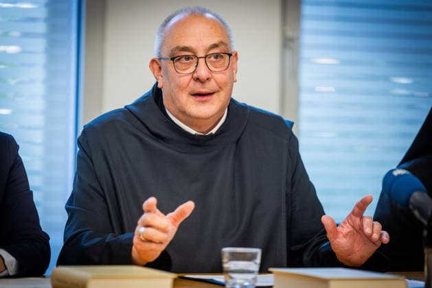Bischof Dominicus Meier, Bischof von Osnabrueck, spricht waehrend einer Pressekonferenz der Bistuemer Muenster (Münster) und Osnabrueck (Osnabrück) sowie der Deutschen Bischofskonferenz und Thuiner Franziskanerinnen zu den Ergebnissen einer Studie ueber geistlichen Missbrauch in katholischen geistlichen Gemeinschaften am 5. Oktober 2026 in Muenster (Münster) (Foto vom 05.10.2026). (Siehe epd-Meldungen vom 05.10.2026) EDITORIAL USE ONLY