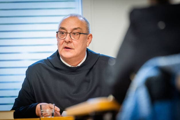 Bischof Dominicus Meier, Bischof von Osnabrueck, spricht waehrend einer Pressekonferenz der Bistuemer Muenster (Münster) und Osnabrueck (Osnabrück) sowie der Deutschen Bischofskonferenz und Thuiner Franziskanerinnen zu den Ergebnissen einer Studie ueber geistlichen Missbrauch in katholischen geistlichen Gemeinschaften am 5. Oktober 2026 in Muenster (Münster) (Foto vom 05.10.2026). (Siehe epd-Meldungen vom 05.10.2026) EDITORIAL USE ONLY