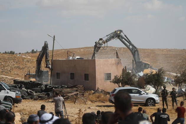 Israeli Army Demolishes Palestinian Building South of Hebron Israeli army vehicles demolish a Palestinian building in the village of al-Deirat near Yatta, south of Hebron, in the West Bank, on October 5, 2026, as Israeli forces deploy around the site and Palestinians watch the demolition. Photo by Mamoun Wazwaz apaimages Hebron West Bank Palestinian Territory 051026_Hebron_MW_00(29) Copyright: xapaimagesxMamounxWazwazx xapaimagesx