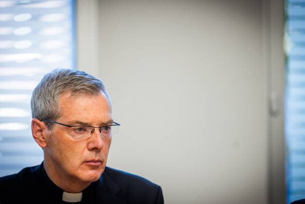 Forscher der Uni Muenster haben eine Pilotstudie zu geistlich-spirituellem Missbrauch in der katholischen Kirche vorgelegt. Der Vorsitzende der Bischofskonferenz, Heiner Wilmer (Foto), reagiert auf die Ergebnisse und fordert die Anerkennung geistlichen Missbrauchs als eigenstaendige Form von Gewalt im Kirchenrecht waehrend einer Pressekonferenz der Bistuemer Muenster (Münster) und Osnabrueck (Osnabrück) sowie der Deutschen Bischofskonferenz und Thuiner Franziskanerinnen zu den Ergebnissen der Studie am 5. Oktober 2026 in Muenster (Münster) (Foto vom 05.10.2026). Er wolle sich im Vatikan fuer eine Strafbarkeit von geistlichem Missbrauch einsetzen. (Siehe epd-Meldung vom 05.10.2026) EDITORIAL USE ONLY