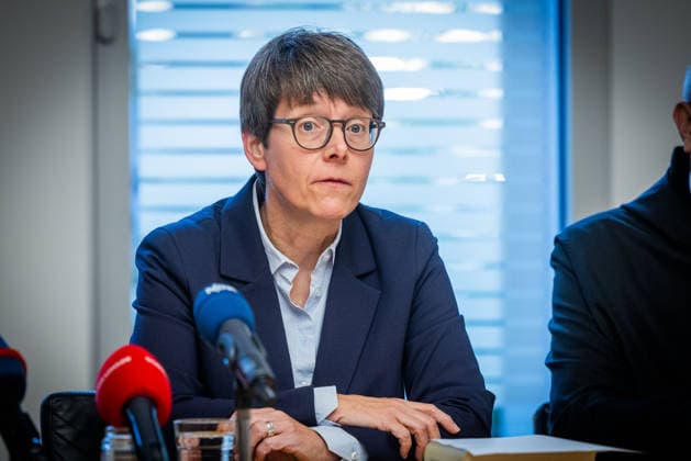 Beate Gilles, Generalsekretaerin der Deutschen Bischofskonferenz, waehrend einer Pressekonferenz der Bistuemer Muenster (Münster) und Osnabrueck (Osnabrück) sowie der Deutschen Bischofskonferenz und Thuiner Franziskanerinnen zu den Ergebnissen einer Studie ueber geistlichen Missbrauch in katholischen geistlichen Gemeinschaften am 5. Oktober 2026 in Muenster (Münster) (Foto vom 05.10.2026). (Siehe epd-Meldungen vom 05.10.2026) EDITORIAL USE ONLY