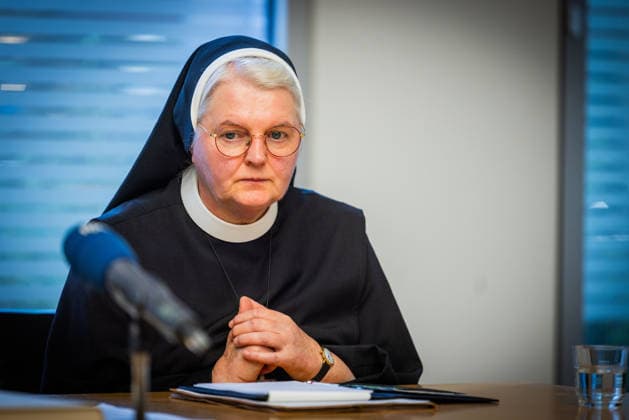 Sr. Maria Cordis Reiker, Generaloberin der Thuiner Franziskanerinnen, waehrend einer Pressekonferenz der Bistuemer Muenster (Münster) und Osnabrueck (Osnabrück) sowie der Deutschen Bischofskonferenz und Thuiner Franziskanerinnen zu den Ergebnissen einer Studie ueber geistlichen Missbrauch in katholischen geistlichen Gemeinschaften am 5. Oktober 2026 in Muenster (Münster) (Foto vom 05.10.2026). (Siehe epd-Meldungen vom 05.10.2026) EDITORIAL USE ONLY