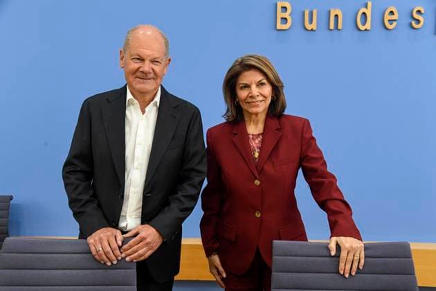 ABB BPK- Olaf Scholz, Bundeskanzler a.D. und Co-Vorsitzender der ENSK mit Laura Chinchilla Miranda, Staatspraesidentin a.D. Costa Rica und Co-Vorsitzende der ENSK Thema Vorstellung Vorstellung Entwicklungspolitische Nord-Sued-Kommission (ENSK) Pressekonferenz zu Zusammensetzung prioritären Themen der Entwicklungspolitischen Nord-Süd-Kommission auf der BPK Bundespressekonferenz in Berlin am 05.10.2026 Berlin Deutschland