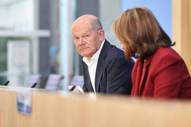 Berlin, Deutschland, 05.10.2026: Bundespressekonferenz: Vorstellung Entwicklungspolitische Nord-Süd-Kommission (ENSK): Pressekonferenz zu Zusammensetzung und prioritären Themen der Entwicklungspolitischen Nord-Süd-Kommission: Olaf Scholz (SPD) und Laura Chinchilla Miranda Copyright: xdtsxNachrichtenagenturx dts_137142