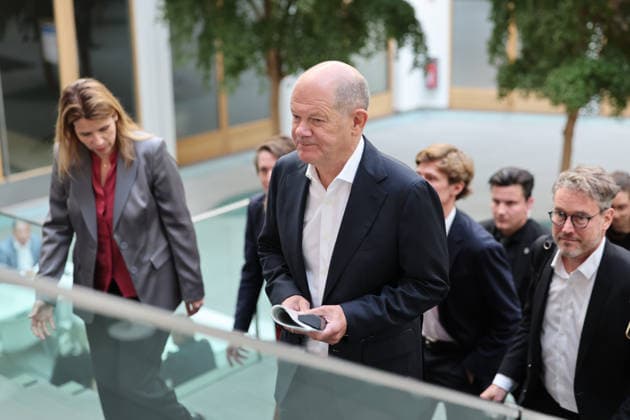 Vorstellung der Entwicklungspolitische Nord-Süd-Kommission (ENSK) mit Olaf Scholz Vorstellung der Entwicklungspolitische Nord-Süd-Kommission (ENSK): Pressekonferenz zu Zusammensetzung und prioritären Themen der Entwicklungspolitischen Nord-Süd-Kommission Laura Chinchilla Miranda, Staatspräsidentin a.D. Costa Rica und Co-Vorsitzende der ENSK Olaf Scholz, Bundeskanzler a.D. und Co-Vorsitzender der ENSK am 5.10.26. Berlin Berlin Deutschland Haus der Bundespressekonferenz