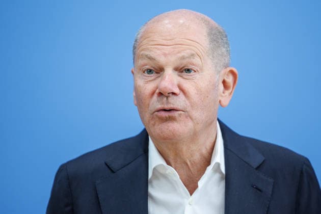 Vorstellung der Entwicklungspolitische Nord-Süd-Kommission (ENSK) mit Olaf Scholz Vorstellung der Entwicklungspolitische Nord-Süd-Kommission (ENSK): Pressekonferenz zu Zusammensetzung und prioritären Themen der Entwicklungspolitischen Nord-Süd-Kommission Laura Chinchilla Miranda, Staatspräsidentin a.D. Costa Rica und Co-Vorsitzende der ENSK Olaf Scholz, Bundeskanzler a.D. und Co-Vorsitzender der ENSK am 5.10.26. Berlin Berlin Deutschland Haus der Bundespressekonferenz