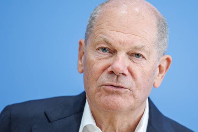 Vorstellung der Entwicklungspolitische Nord-Süd-Kommission (ENSK) mit Olaf Scholz Vorstellung der Entwicklungspolitische Nord-Süd-Kommission (ENSK): Pressekonferenz zu Zusammensetzung und prioritären Themen der Entwicklungspolitischen Nord-Süd-Kommission Laura Chinchilla Miranda, Staatspräsidentin a.D. Costa Rica und Co-Vorsitzende der ENSK Olaf Scholz, Bundeskanzler a.D. und Co-Vorsitzender der ENSK am 5.10.26. Berlin Berlin Deutschland Haus der Bundespressekonferenz