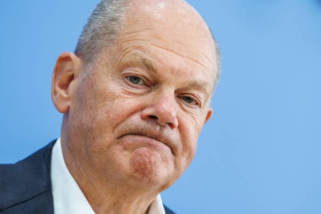 Vorstellung der Entwicklungspolitische Nord-Süd-Kommission (ENSK) mit Olaf Scholz Vorstellung der Entwicklungspolitische Nord-Süd-Kommission (ENSK): Pressekonferenz zu Zusammensetzung und prioritären Themen der Entwicklungspolitischen Nord-Süd-Kommission Laura Chinchilla Miranda, Staatspräsidentin a.D. Costa Rica und Co-Vorsitzende der ENSK Olaf Scholz, Bundeskanzler a.D. und Co-Vorsitzender der ENSK am 5.10.26. Berlin Berlin Deutschland Haus der Bundespressekonferenz