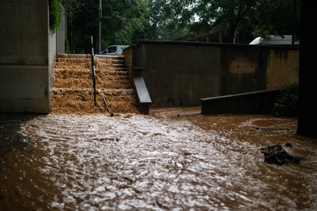 Heavy rains in Catalonia cause widespread disruption. A flooded street in the Nou Barris neighborhood on October 5, 2026, in Barcelona, Catalonia, Spain. Rain and storms will once again shape the day on Monday, though with less intensity than over the weekend, with yellow and orange alerts in effect at times in some areas of the country, and even a red alert remaining in effect until 10 a.m. in Barcelona, with a cumulative rainfall of 90 L m². OCTOBER 5, 2026 Lorena Sopê Barcelona, Catalonia, Spain Copyright: xLorenaxSopênax 7822389