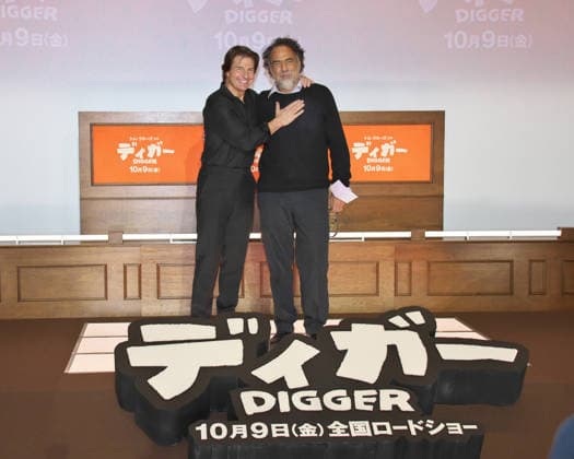 Actor Tom Cruise(L) and Director Alejandro Gonzalez Inarritu pose for camera during the press conference for the film Digger in Tokyo, Japan on Monday, October 4, 2026.  TKP2026100413 KEIZOxMORI