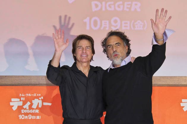 Actor Tom Cruise(L) and Director Alejandro Gonzalez Inarritu pose for camera during the press conference for the film Digger in Tokyo, Japan on Monday, October 4, 2026.  TKP2026100416 KEIZOxMORI