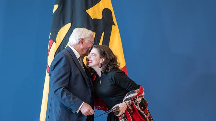 Bundespräsident Frank-Walter Steinmeier zeichnet 21 Bürger zum Tag der Deutschen Einheit mit dem Verdienstorden der Bundesrepublik Deutschland aus Marina Weisband, Aktivistin;Bundespräsident verleiht Verdienstorden der Bundesrepublik Deutschland zum Tag der Deutschen Einheit, Berlin Berlin Deutschland Amtssitz am Spreebogen
