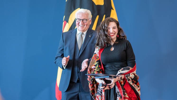 Bundespräsident Frank-Walter Steinmeier zeichnet 21 Bürger zum Tag der Deutschen Einheit mit dem Verdienstorden der Bundesrepublik Deutschland aus Marina Weisband, Aktivistin;Bundespräsident verleiht Verdienstorden der Bundesrepublik Deutschland zum Tag der Deutschen Einheit, Berlin Berlin Deutschland Amtssitz am Spreebogen