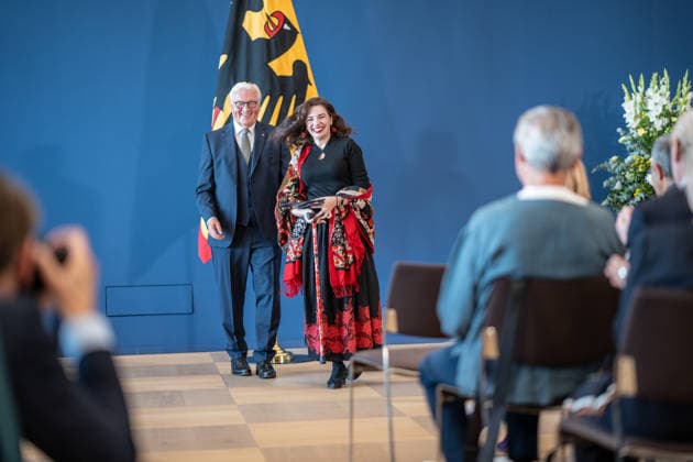 Bundespräsident Frank-Walter Steinmeier zeichnet 21 Bürger zum Tag der Deutschen Einheit mit dem Verdienstorden der Bundesrepublik Deutschland aus Marina Weisband, Aktivistin;Bundespräsident verleiht Verdienstorden der Bundesrepublik Deutschland zum Tag der Deutschen Einheit, Berlin Berlin Deutschland Amtssitz am Spreebogen