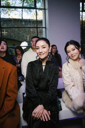 Guest at the Shiatzy Chen Women’s Ready-to-Wear Spring Summer 2027 Collection fashion show during Paris Fashion Week on October 5, 2026. Sam Delpech, Bestimage. Celebrities at the Shiatzy Chen Women’s Ready-to-Wear Spring Summer 2027 Collection fashion show during Paris Fashion Week, October 5, 2026, Paris, France  Copyright: xSamxDelpechx xBestimagexSamxDelpechx xBestimagex