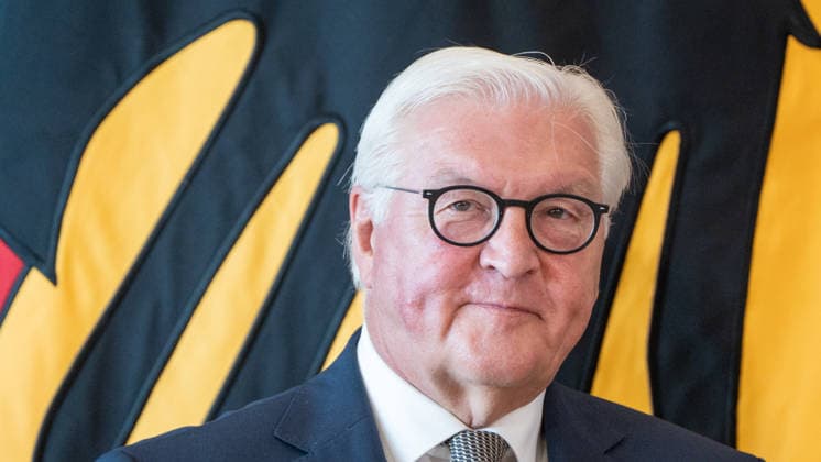 Bundespräsident Frank-Walter Steinmeier zeichnet 21 Bürger zum Tag der Deutschen Einheit mit dem Verdienstorden der Bundesrepublik Deutschland aus ;Bundespräsident verleiht Verdienstorden der Bundesrepublik Deutschland zum Tag der Deutschen Einheit, Berlin Berlin Deutschland Amtssitz am Spreebogen