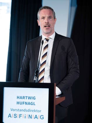 2026-10-05-Pressekonferenz-Buchpräsentation Vorstand Hartwig Hufnagl (ASFINAG) am 5. Oktober 2026 bei der Pressekonferenz zur Buchpräsentation Autobahnbau in Österreich unter NS-Herrschaft. in der ASFINAG in Wien, Wien, Österreich.