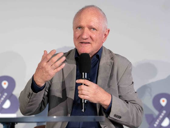 2026-10-05-Pressekonferenz-Buchpräsentation Bertrand Perz (Institut für Zeitgeschichte der Universität Wien) am 5. Oktober 2026 bei der Pressekonferenz zur Buchpräsentation Autobahnbau in Österreich unter NS-Herrschaft. in der ASFINAG in Wien, Wien, Österreich.