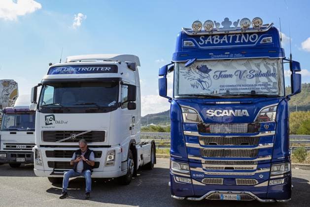 October 5, 2026, Catanzaro, Catanzaro, Italy: A group of truck drivers, traders and representatives of the agricultural sector protested against the high cost of living and fuel at the headquarters of the Regional Citadel in Catanzaro, 05 10 2026 Catanzaro Italy  - ZUMAa289 20261005_zia_a289_056 Copyright: xValeriaxFerrarox xAgfx