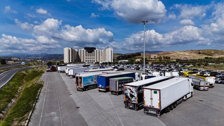 October 5, 2026, Catanzaro, Catanzaro, Italy: A group of truck drivers, traders and representatives of the agricultural sector protested against the high cost of living and fuel at the headquarters of the Regional Citadel in Catanzaro, 05 10 2026 Catanzaro Italy  - ZUMAa289 20261005_zia_a289_058 Copyright: xValeriaxFerrarox xAgfx