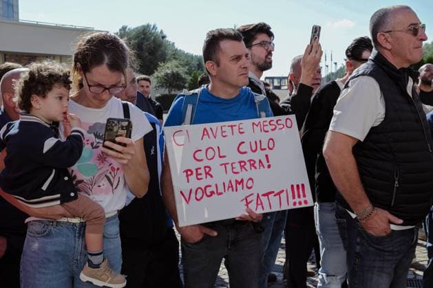 October 5, 2026, Catanzaro, Catanzaro, Italy: A group of truck drivers, traders and representatives of the agricultural sector protested against the high cost of living and fuel at the headquarters of the Regional Citadel in Catanzaro, 05 10 2026 Catanzaro Italy  - ZUMAa289 20261005_zia_a289_060 Copyright: xValeriaxFerrarox xAgfx