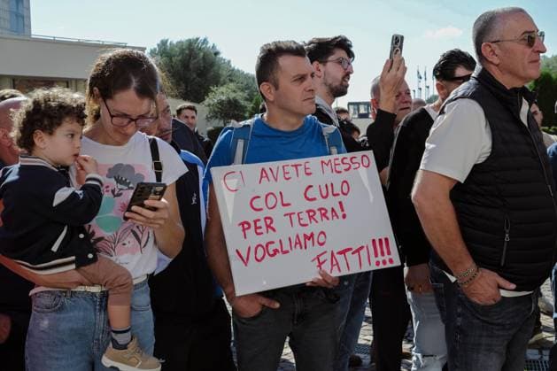 October 5, 2026, Catanzaro, Catanzaro, Italy: A group of truck drivers, traders and representatives of the agricultural sector protested against the high cost of living and fuel at the headquarters of the Regional Citadel in Catanzaro, 05 10 2026 Catanzaro Italy  - ZUMAa289 20261005_zia_a289_061 Copyright: xValeriaxFerrarox xAgfx