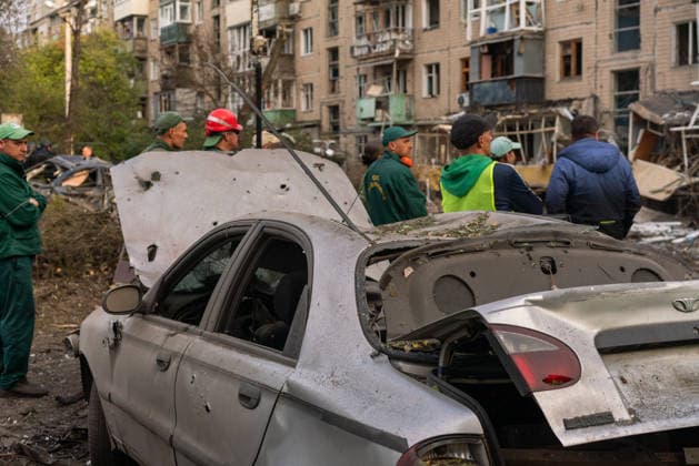 Russian missile attack on Ukraine s Kharkiv KHARKIV, UKRAINE - OCTOBER 5: A view of destruction as firefighters and emergency service workers operate at the site of a residential building struck by a guided bomb in Kharkiv, Ukraine on October 5, 2026. A guided bomb hit a residential building, killing at least two people and injuring over 30 others. The strike destroyed several parked vehicles and damaged more than 40 surrounding houses, with search, rescue, and cleanup operations ongoing by police, firefighters, and volunteers. Carlo Bravo Anadolu Kharkiv Ukraine. Editorial use only. Please get in touch for any other usage.  Copyright: x2026xAnadoluxCarloxBravox