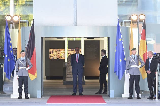 Friedrich Merz - Mindaugas Sinkevicius meeting in Berlin BERLIN, GERMANY - OCTOBER 5: German Chancellor Friedrich Merz welcomes Lithuanian Prime Minister Mindaugas Sinkevicius (not seen) with an official ceremony at the Chancellery in Berlin, Germany on October 5, 2026. Halil Sagirkaya Anadolu Berlin Germany. Editorial use only. Please get in touch for any other usage.  Copyright: x2026xAnadoluxHalilxSagirkayax