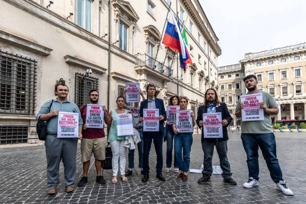 October 5, 2026, Rome, Italia, Italy: Europa Secretary Riccardo Magi participates in the flash mob against the electoral law in front of Palazzo Chigi, Rome 05 10 2026 Rome Italy  - ZUMAa289 20261005_zia_a289_113 Copyright: xFrancescoxFotiax xAgfx