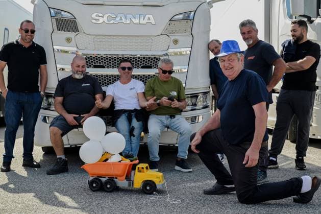 October 5, 2026, Catanzaro, Catanzaro, Italy: Protesters pose with a plastic truck and white balloons symbolizing freedom of transport during a protest against the high cost of living and fuel at the Regional Citadel headquarters in Catanzaro, 05 10 2026 Catanzaro Italy  - ZUMAa289 20261005_zia_a289_119 Copyright: xValeriaxFerrarox xAgfx